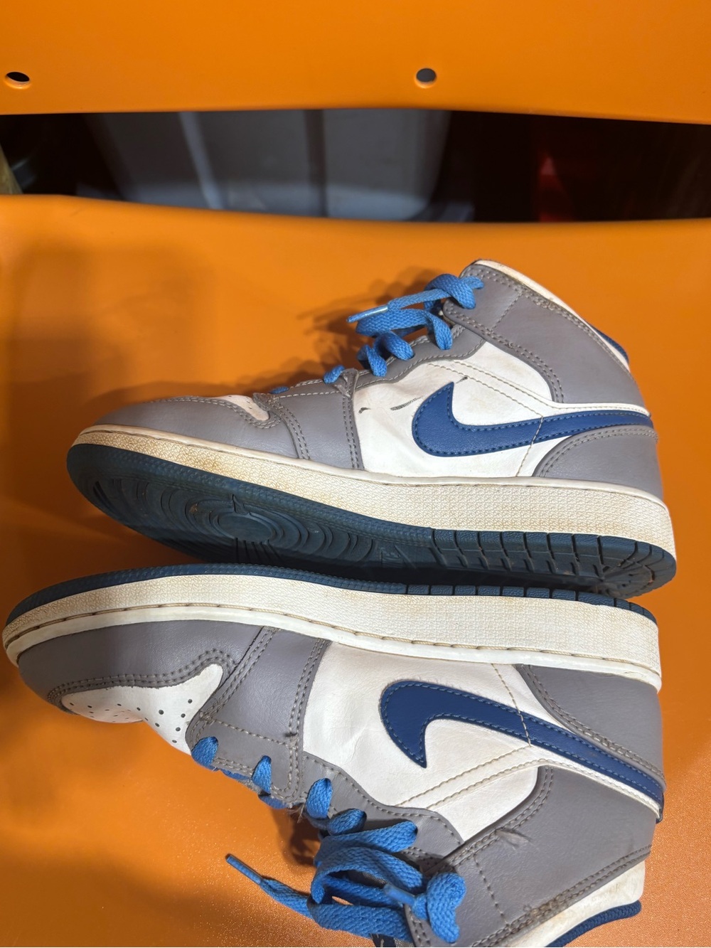 Nike Air Jordan 1 Mid GS Youth 5Y White Gray Blue High Top Sneakers DQ8423-014 - Picture 4 of 7